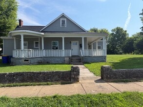 Building Photo - 542 Woodford Ave