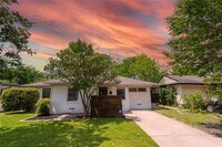 Building Photo - 10231 Pinecrest Dr