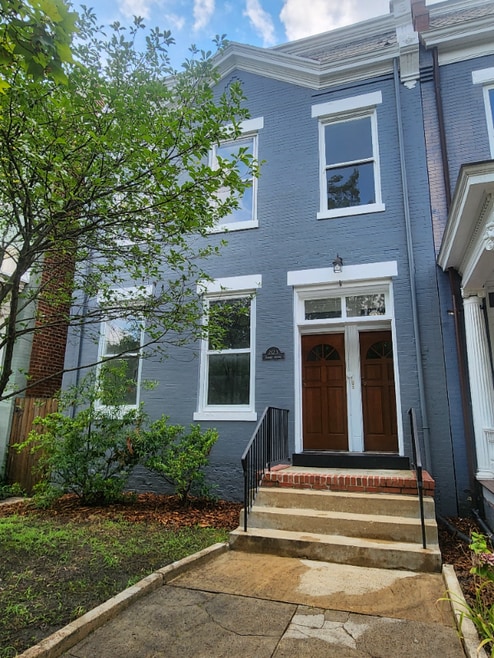 Building Photo - 2123 Stuart Ave