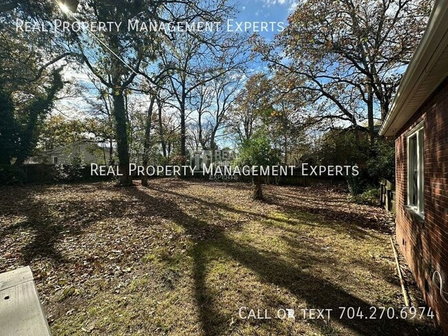 Building Photo - 3801 Tuckaseegee Rd