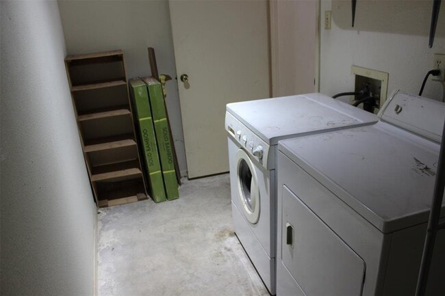 Building Photo - 6500 Columbia Oaks Ct