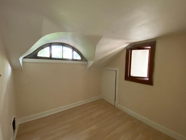 Building Photo - 5 Bedroom House Located In Clifton Near UC...