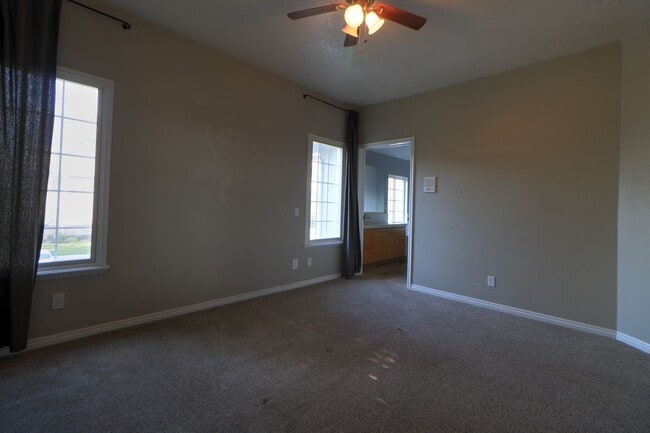 Building Photo - 2 Bedroom 2 Bathroom