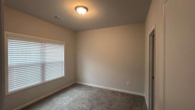 Building Photo - 4599 Silver Oak Dr SW