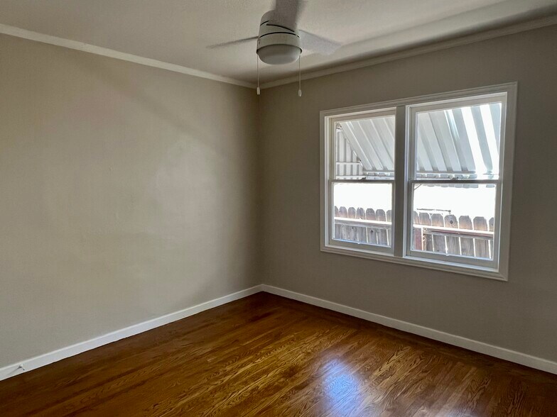 Building Photo - 228 E 17th St