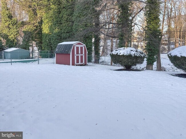 Building Photo - 133 N Line Rd