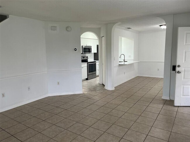 Building Photo - 641 Kensington Lake Cir