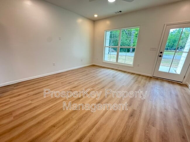 Building Photo - 3825 Mulberry Dr