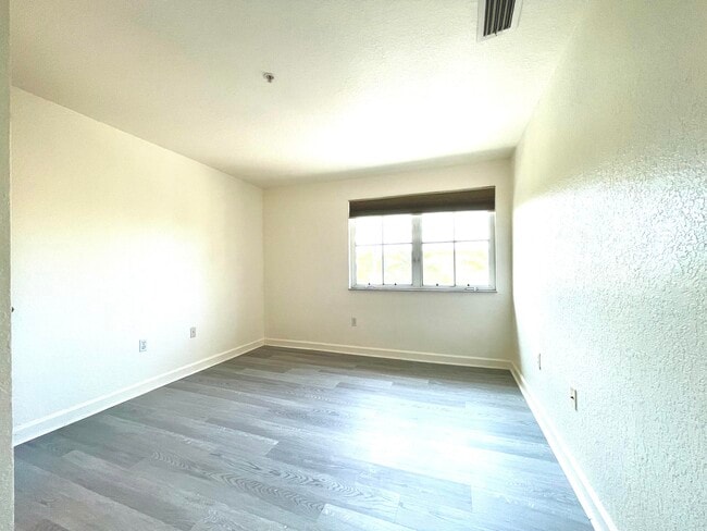Building Photo - 1119 Shoma Dr