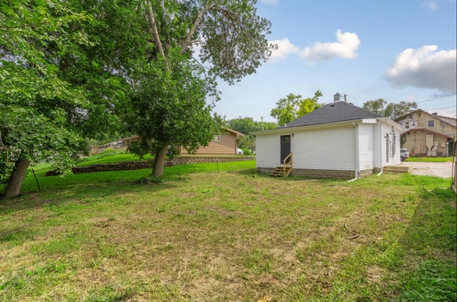 Building Photo - 2 Bed 1 Bath