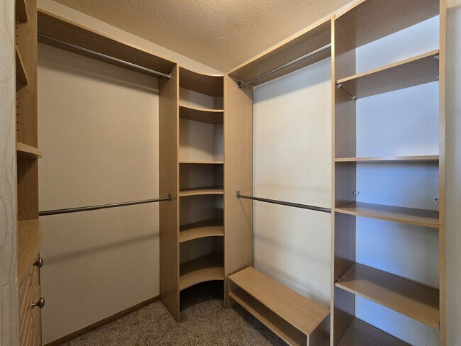 Building Photo - 19 Camerada Rd