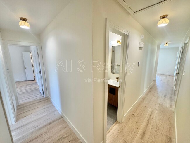 Building Photo - 3224 Little John Dr