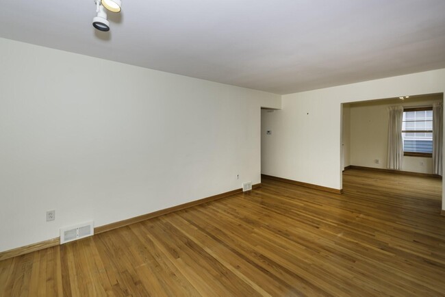 Building Photo - 1616 Morton Ave