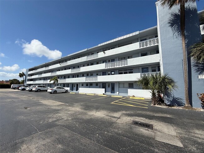 Building Photo - 1333 E Hallandale Beach Blvd