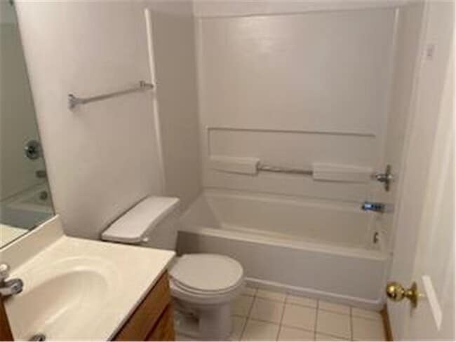 Building Photo - 3912 Everest Ln N