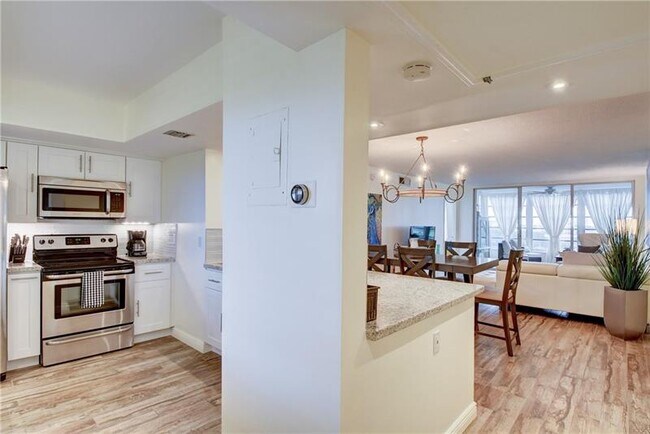 Building Photo - 2661 S Course Dr