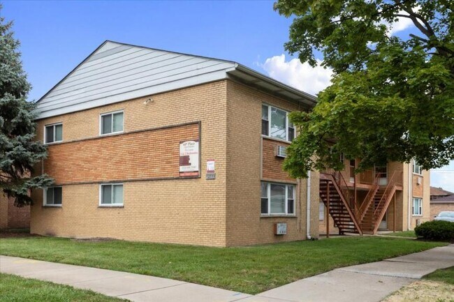 Building Photo - 1 bedroom in Chicago IL 60638