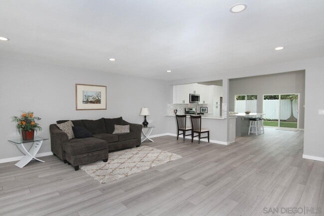 Building Photo - 8580 Flanders Dr