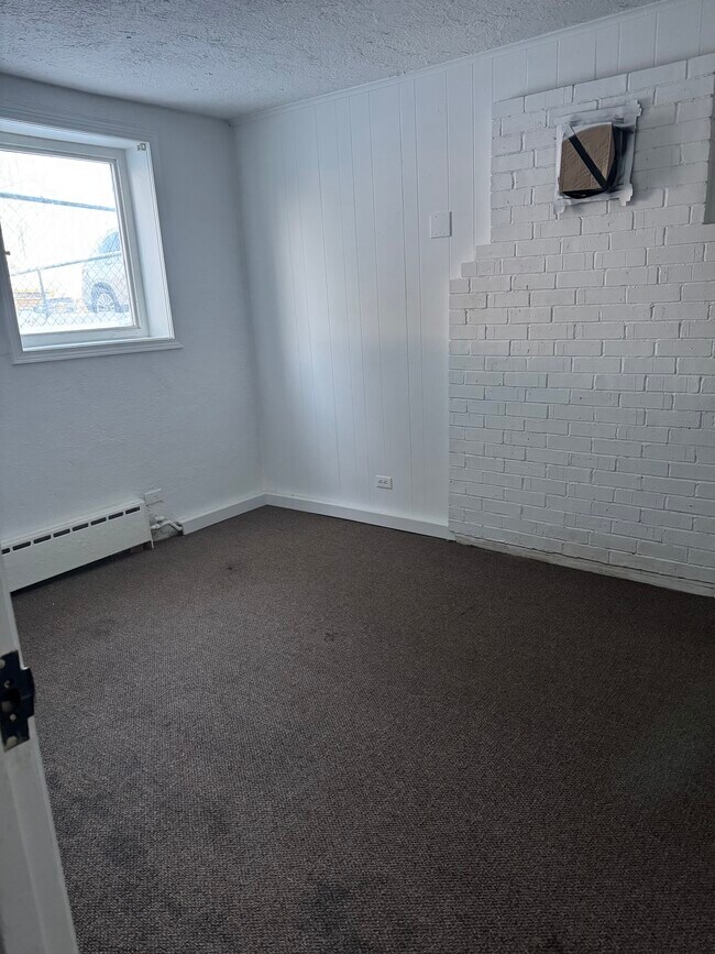 Building Photo - 617 N Park St