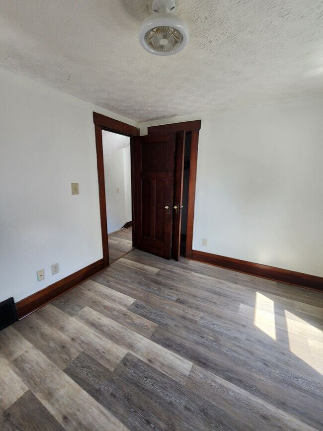 Building Photo - Beautifully Update 4 Bedroom House For Rent in Firestone Park