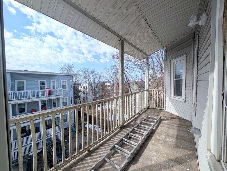 Building Photo - 7 Lowell Cir