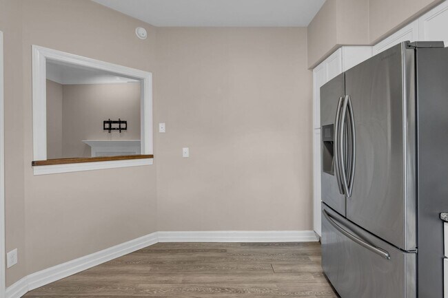 Building Photo - Awesome 2BE/2BA condo in Green Hills!
