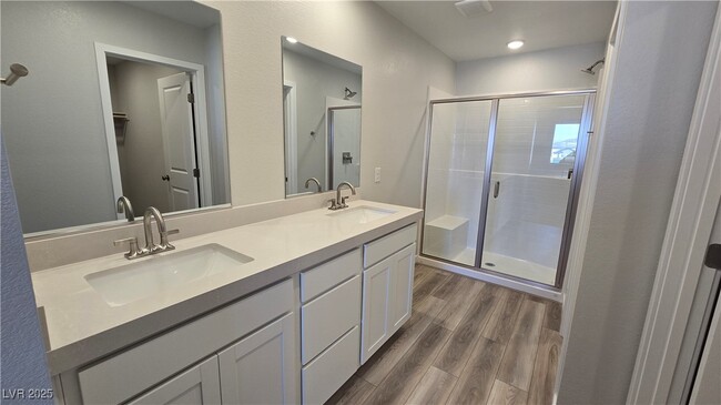 Building Photo - 988 Gearus Pl