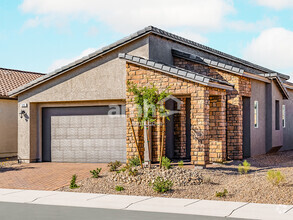 Building Photo - 870 English Primrose St
