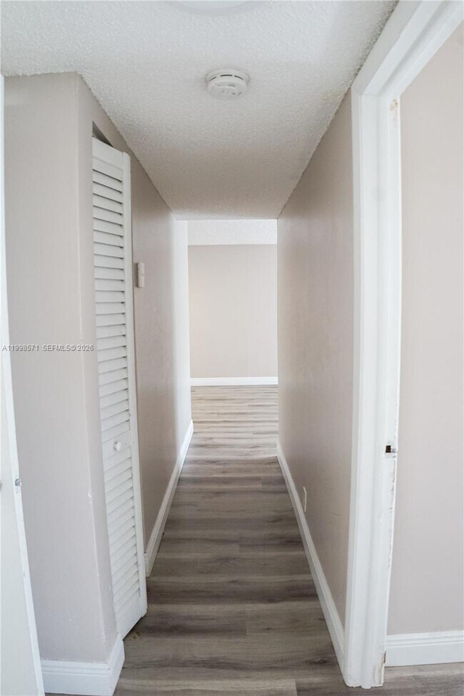 Building Photo - 4280 Woodside Dr