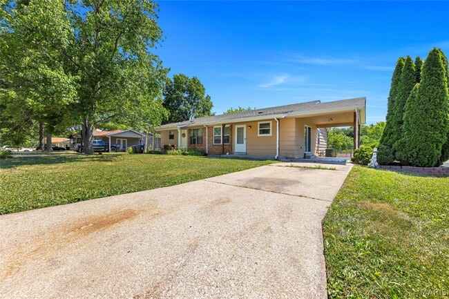 Building Photo - 32 Laura Dr