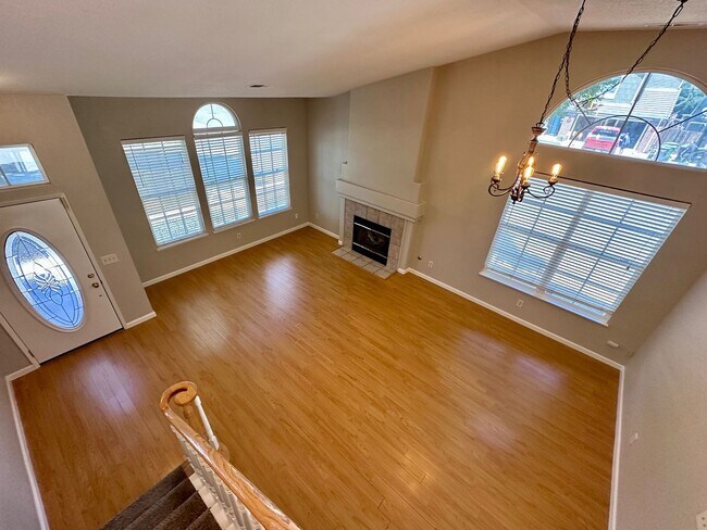 Building Photo - 3 bedroom 2.5 bathroom corner lot