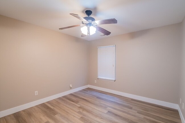 Building Photo - Cozy newly renovated 4 bedroom home on Hic...