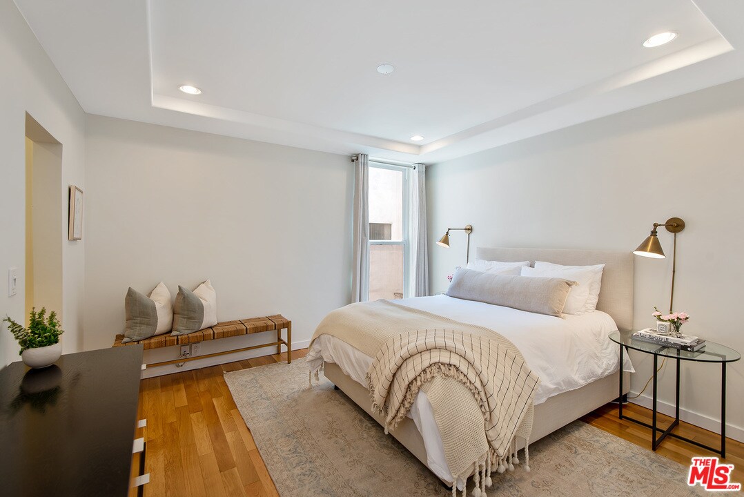 Building Photo - 8550 Holloway Dr