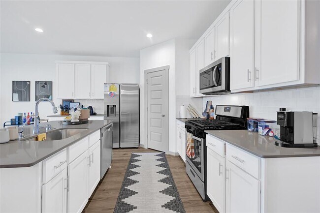 Building Photo - 13914 Frio Dr