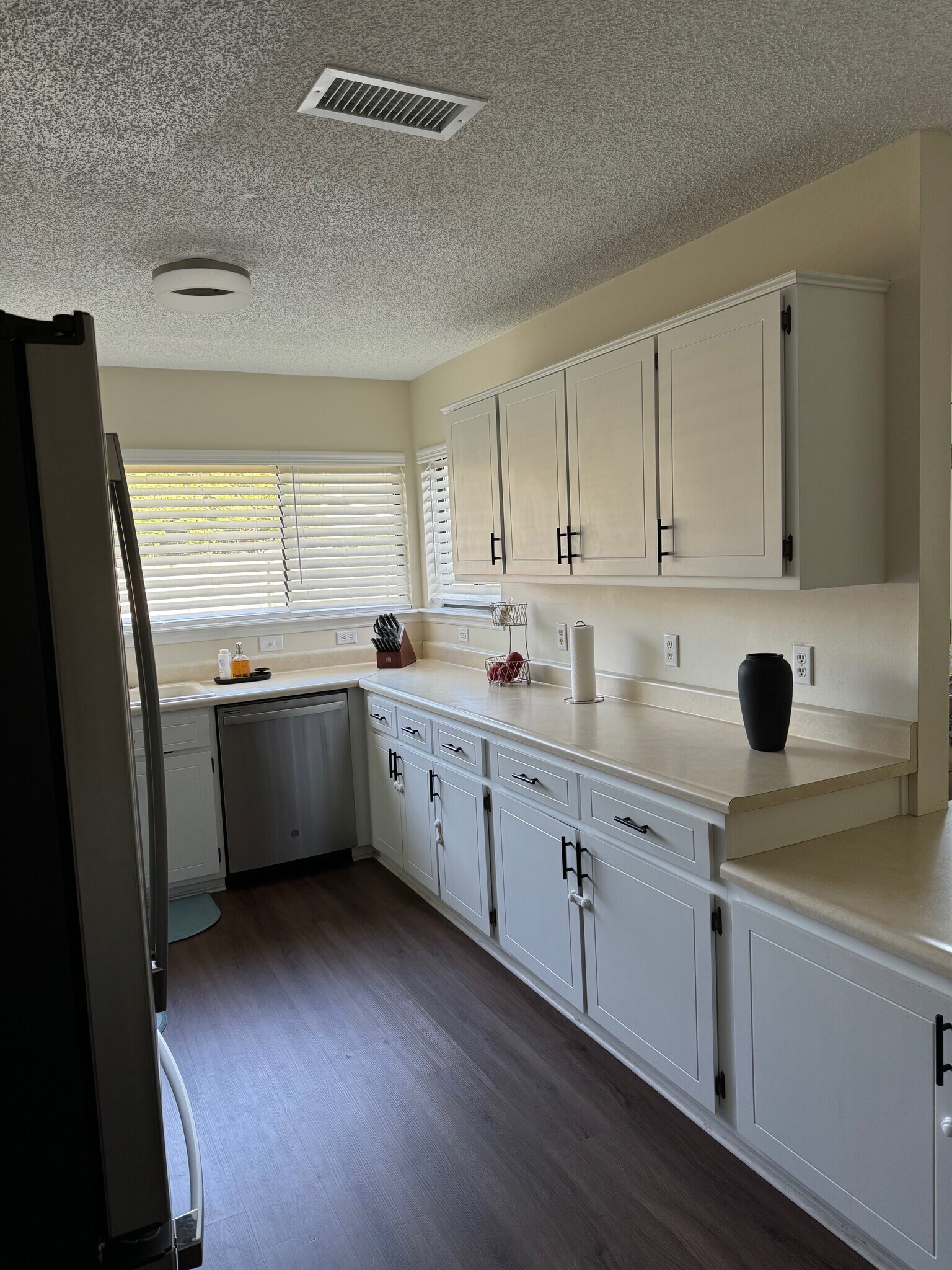 Kitchen - 112 Woodvalley Dr