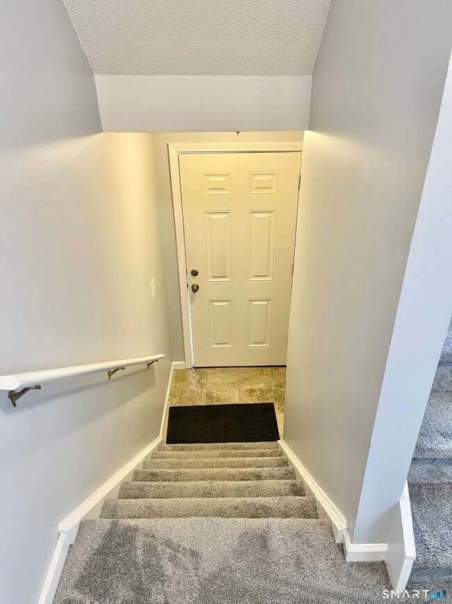 Building Photo - 2390 State St