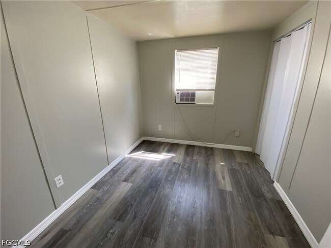 Building Photo - 2045 Bahia Ln