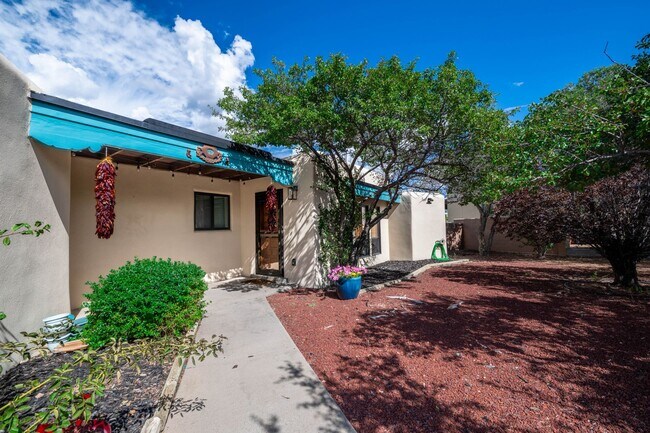 Building Photo - NEW MOVE-IN SPECIAL! Vibrant Home Off Rode...
