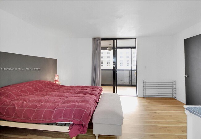 Building Photo - 1621 Collins Ave