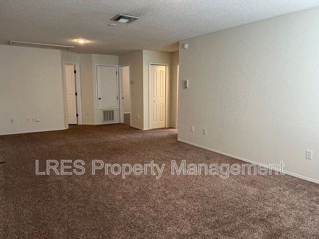 Building Photo - 1605 Slash Pine Pl