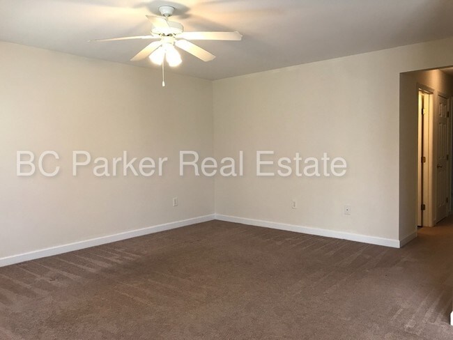 Building Photo - 2 Bed, 2 Bath - Duplex