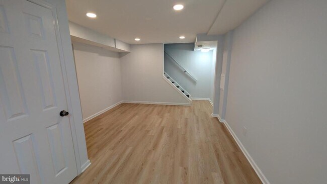 Building Photo - 5813 Shana Pl