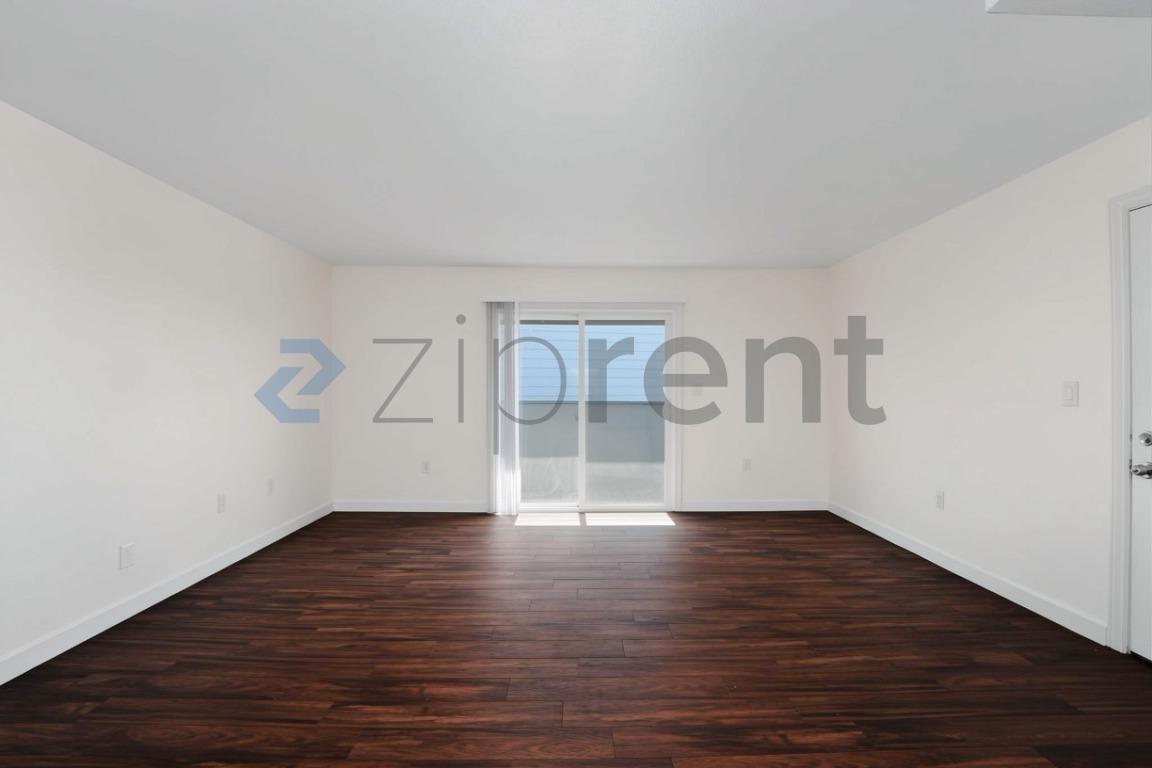 Building Photo - Unit B228