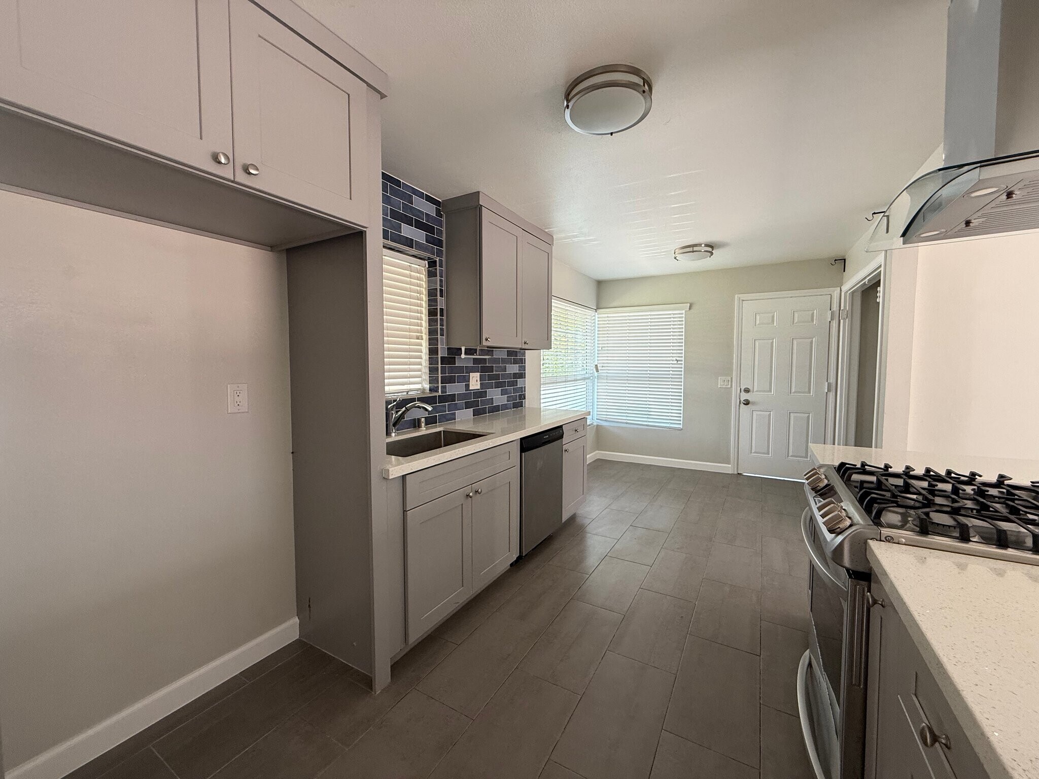 Building Photo - 11092 S Dallas Dr