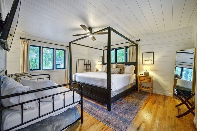 Building Photo - 47 White Pne Rd