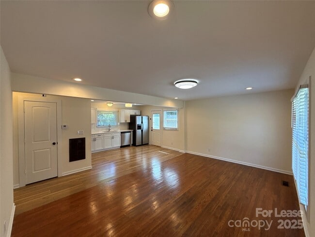 Building Photo - 200 Skyland Ave