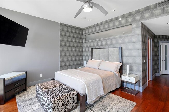 Building Photo - 175 1st St S