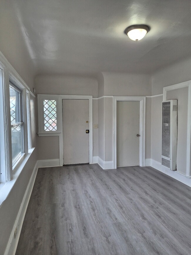 Building Photo - 4016 Penniman Ave