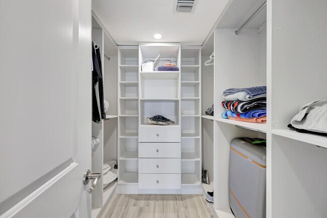 Building Photo - 2909 S Ocean Blvd