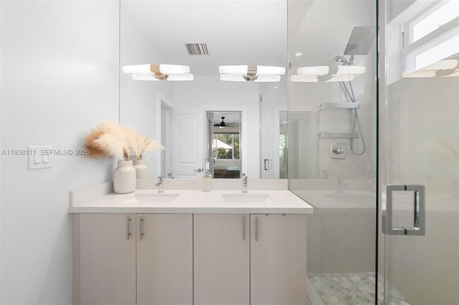 Building Photo - 821 SW 14th St